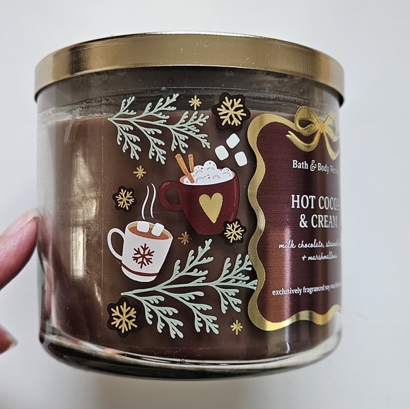 NWT Bath & Body Works Hot Cocoa & Cream Candle with Gold Lid - Picture 4 of 12